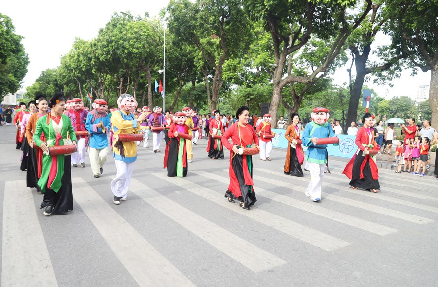 chu-truong-cua-dang-ve-xay-dung-he-gia-tri-van-hoa-con-nguoi-viet-nam-trong-thoi-ky-cong-nghiep-hoa-hien-dai-hoa-va-hoi-nhap-quoc-te-chinh-tri-va-phat-trien-1-1688636209.jpg