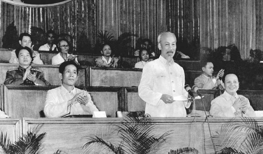 chu-tich-ho-chi-minh1-1690340846.jpg