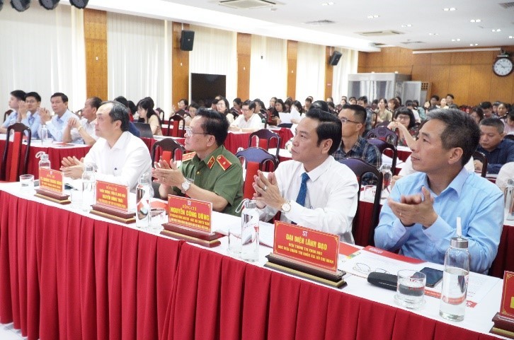 giai-ma-nhung-bien-ban-tuyet-mat-tai-nha-trang-he-lo-su-sup-do-cua-viet-nam-cong-hoa-duoi-goc-nhin-my-chinh-tri-va-phat-trien-1-1745894827.jpg