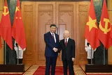 Việt Nam coi phát triển quan hệ với Trung Quốc là ưu tiên hàng đầu