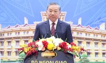 Đối ngoại phải phát huy vai trò tiên phong: Thấy sớm, tham mưu đúng, hành động kịp thời; góp phần bảo vệ Tổ quốc từ sớm, từ xa; mở đường, kết nối và tranh thủ nguồn lực phát triển*