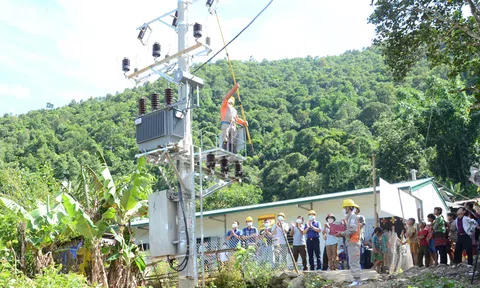 140 hộ đồng bào Mông ở Tủa Sín Chải đón điện lưới trước ngày Tết Độc lập