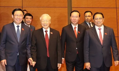 Quốc hội xem xét, cho ý kiến và thông qua nhiều dự án luật quan trọng; thực hiện hoạt động giám sát tối cao, quyết định một số vấn đề quan trọng và công tác nhân sự
