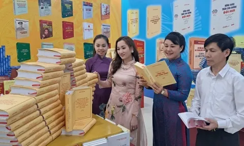 Ra mắt không gian sách bảo vệ nền tảng tư tưởng của Đảng
