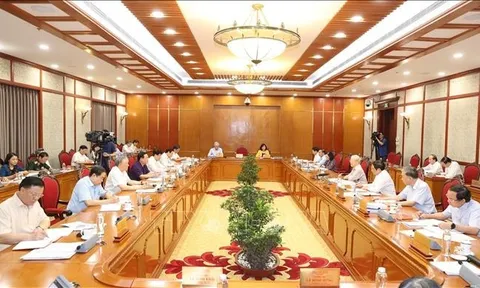Tiếp tục phát huy truyền thống đại đoàn kết dân tộc, xây dựng đất nước ta ngày càng giàu mạnh