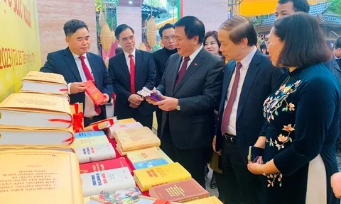 Ra mắt bộ sách thường thức chính trị