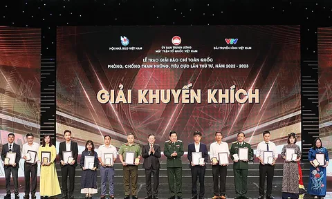 Lãnh đạo Nhà xuất bản Chính trị quốc gia Sự thật đạt Giải báo chí toàn quốc phòng, chống tham nhũng, tiêu cực lần thứ tư
