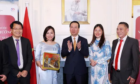 Xây dựng, củng cố tổ chức đảng và đội ngũ đảng viên ở nước ngoài trong điều kiện hiện nay