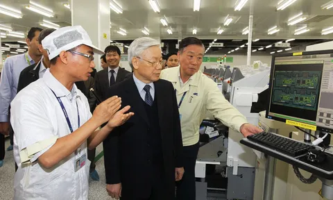 Giải quyết mối quan hệ giữa đổi mới toàn diện, đồng bộ và xác định các trọng tâm, trọng điểm trong đường lối đổi mới của Đảng ở từng giai đoạn phát triển của đất nước
