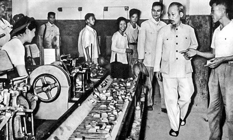 Vận dụng tư tưởng Hồ Chí Minh trong xây dựng nhà nước kiến tạo, phục vụ hiện nay