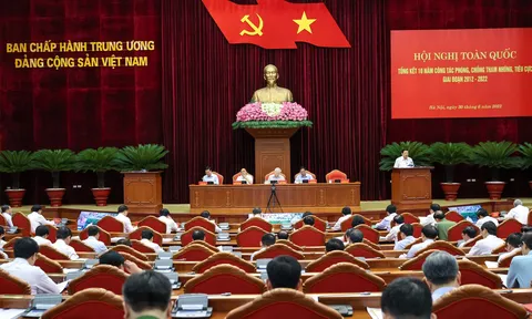 Đề cao trách nhiệm nêu gương của cán bộ, đảng viên, nhất là cán bộ lãnh đạo, quản lý, người đứng đầu trong phòng, chống tham nhũng, tiêu cực