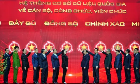 Tiếp tục đẩy mạnh cải cách hành chính gắn với xây dựng Chính phủ điện tử, thúc đẩy chuyển đổi số quốc gia