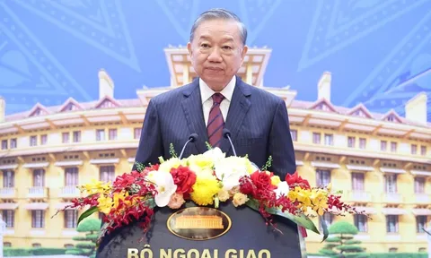 Đối ngoại phải phát huy vai trò tiên phong: Thấy sớm, tham mưu đúng, hành động kịp thời; góp phần bảo vệ Tổ quốc từ sớm, từ xa; mở đường, kết nối và tranh thủ nguồn lực phát triển*