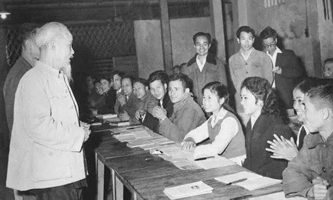 Nghĩ về chữ đức, chữ tài của người cán bộ