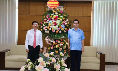 Lãnh đạo Ban Tuyên giáo Trung ương chúc mừng Nhà xuất bản nhân Ngày truyền thống ngành Xuất bản, In và Phát hành sách Việt Nam