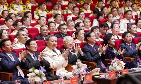 Tổng Bí thư Nguyễn Phú Trọng dự Lễ kỷ niệm 75 năm Công an nhân dân học tập, thực hiện Sáu điều Bác Hồ dạy