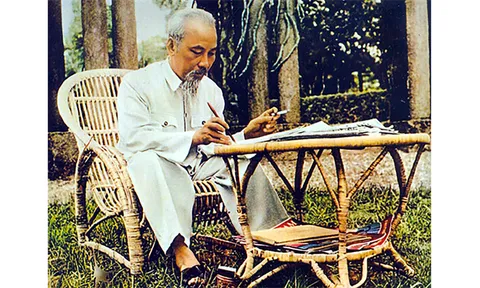 Chủ tịch Hồ Chí Minh - người "làm rạng rỡ dân tộc ta, nhân dân ta và non sông đất nước ta"