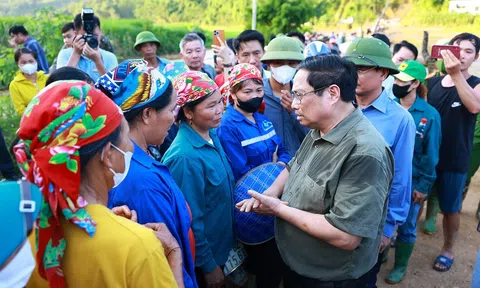 Khẩn trương khắc phục hậu quả bão lũ, nhanh chóng ổn định đời sống nhân dân, tích cực khôi phục sản xuất, kinh doanh, thúc đẩy tăng trưởng kinh tế, kiểm soát lạm phát