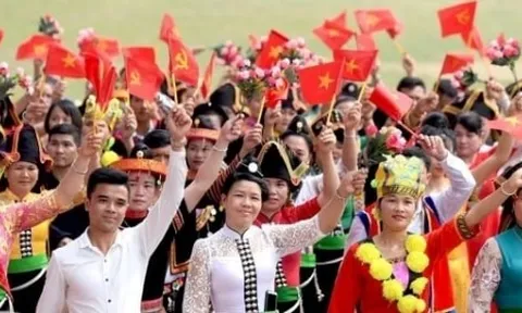Vận dụng quan điểm của C.Mác về giải phóng con người