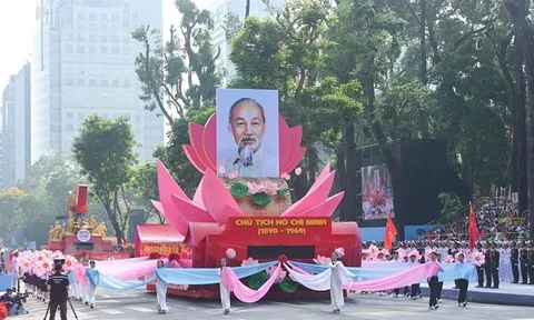 Bác vẫn cùng chúng cháu hành quân