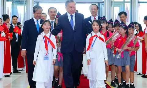 Xây dựng một nền giáo dục Việt Nam hiện đại - nhân văn - hội nhập, góp phần làm rạng danh dân tộc, đưa đất nước sánh vai các cường quốc năm châu*
