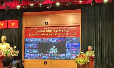 Ra mắt cuốn sách “Danh dự là điều thiêng liêng, cao quý nhất”