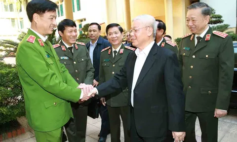 Tập trung nghiên cứu, phát triển, hoàn thiện lý luận về bảo vệ an ninh quốc gia trong thời kỳ mới