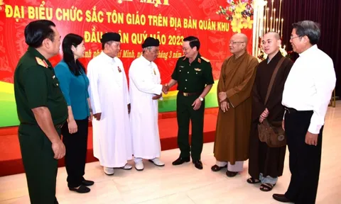 Vận động chức sắc tôn giáo góp phần bảo vệ nền tảng tư tưởng của Đảng, đấu tranh phản bác các quan điểm sai trái, thù địch trong tình hình mới