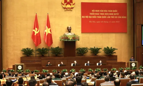 Vận dụng quan điểm của Chủ tịch Hồ Chí Minh về xây dựng con người Việt Nam phát triển toàn diện trong giai đoạn hiện nay