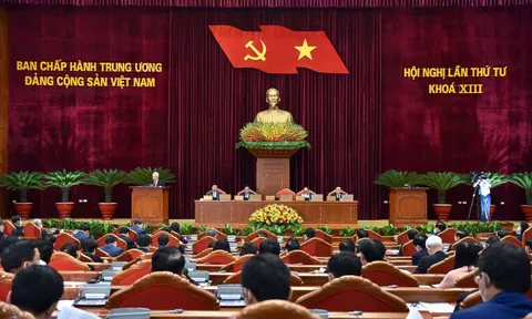 Đấu tranh ngăn chặn, đẩy lùi sự suy thoái về tư tưởng chính trị, đạo đức, lối sống trong cán bộ, đảng viên theo Nghị quyết Trung ương 4 khóa XIII