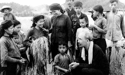 Đảng dựa vào dân, “lấy dân làm gốc” theo tư tưởng Hồ Chí Minh trong sự nghiệp cách mạng