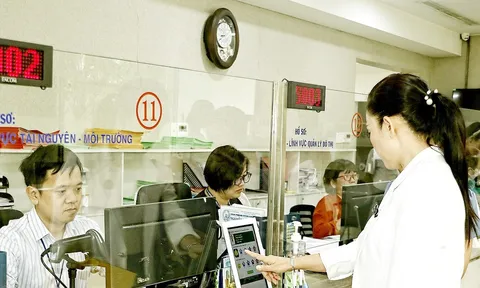 Năng lực của đội ngũ cán bộ, công chức trong việc xây dựng nền công vụ chuyên nghiệp, trách nhiệm, thực tài ở Việt Nam