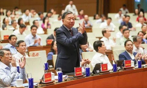 Giá trị của nghị quyết phải thể hiện ở chất lượng sống, cơ hội phát triển, sự an toàn, niềm tin và hạnh phúc của nhân dân*