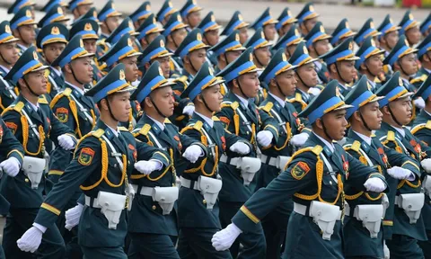 Quân đội nhân dân vững bước dưới cờ Đảng quang vinh