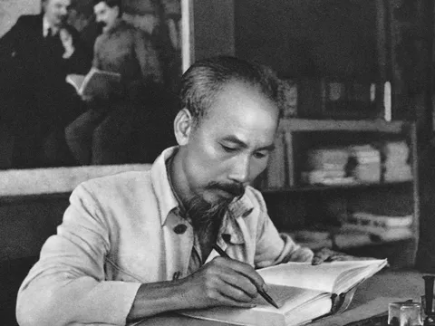 Vận dụng quan điểm của Chủ tịch Hồ Chí Minh về học tập suốt đời trong công tác của lực lượng công an xã hiện nay