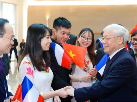 Vận dụng tư tưởng Hồ Chí Minh trong phát huy vai trò của trí thức Việt Nam ở nước ngoài