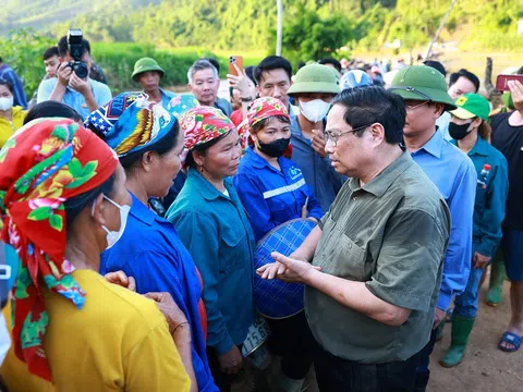 Khẩn trương khắc phục hậu quả bão lũ, nhanh chóng ổn định đời sống nhân dân, tích cực khôi phục sản xuất, kinh doanh, thúc đẩy tăng trưởng kinh tế, kiểm soát lạm phát