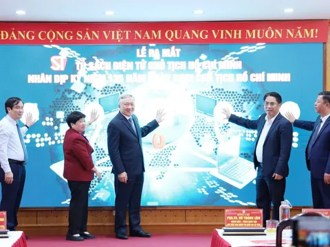 Phó Thủ tướng Thường trực Chính phủ Nguyễn Hòa Bình thăm, làm việc với Nhà xuất bản Chính trị quốc gia Sự thật và dự Lễ ra mắt Tủ sách điện tử Chủ tịch Hồ Chí Minh