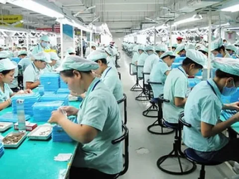 Xây dựng giai cấp công nhân Việt Nam trong thời kỳ đổi mới