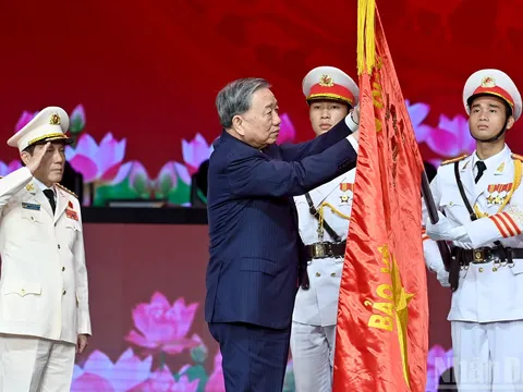 Công an nhân dân vì Đảng, vì dân