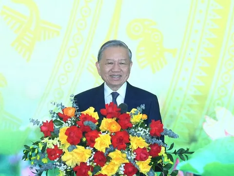 Ngành Tuyên giáo và Dân vận tiếp tục nêu cao tinh thần trách nhiệm, hoàn thành xuất sắc mọi nhiệm vụ được giao, góp phần to lớn vào việc xây dựng, chỉnh đốn Đảng và hệ thống chính trị trong sạch, vững mạnh*