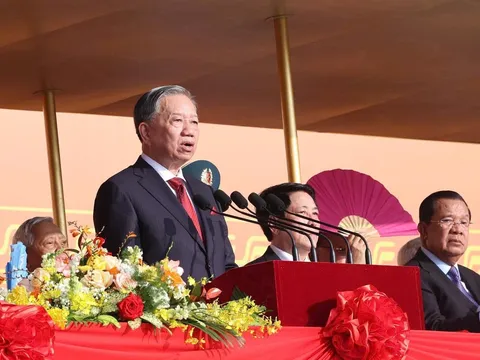 Đất nước Việt Nam trường tồn, Tổ quốc Việt Nam hòa bình, dân tộc Việt Nam thịnh vượng, phát triển*
